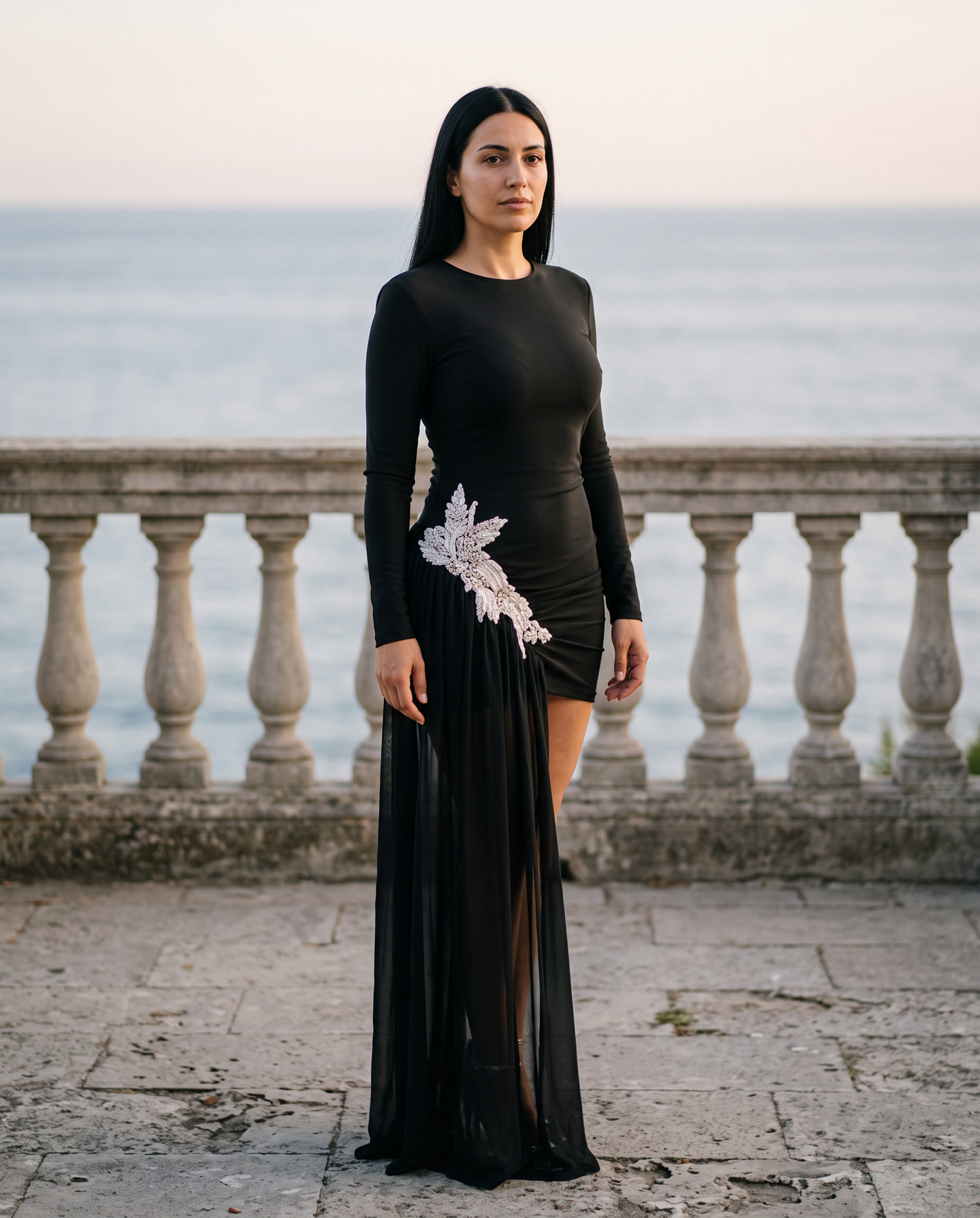 Abito con strass e frange Kaia